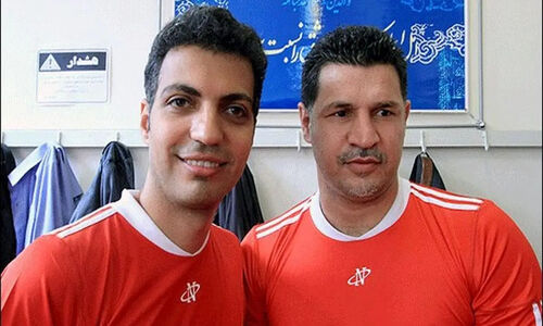 علی دایی با شوخی جنجالی به فردوسی‌پور: «پلیورم رو کردم تو شلوارم، خانومم می‌گه اگر زودتر این تیپ رو دیده بودم…»