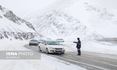 بارش برف سنگین در سقز؛ امدادرسانی فوری به ۲۵ خودرو و اسکان ۳۳۵ مسافر در شرایط سخت