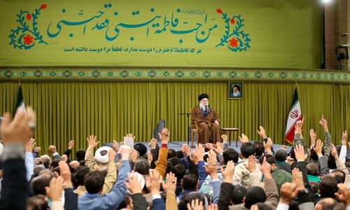 لحظه‌ای خاص در دیدار مداحان با رهبر انقلاب که همه را مبهوت کرد!