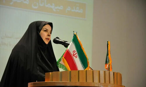 مادری که گهواره را با شعر تکان داد؛ وقتی کلمات و عشق در هم آمیختند