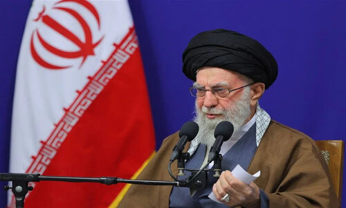 رهبر انقلاب: جمهوری اسلامی با توفیق الهی در مسیر پیشرفت قرار دارد