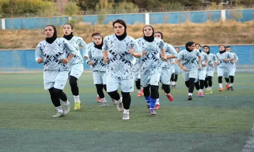 زنان استقلال با بردی تاریخی در آستانه صعود به لیگ برتر فوتبال قرار گرفتند