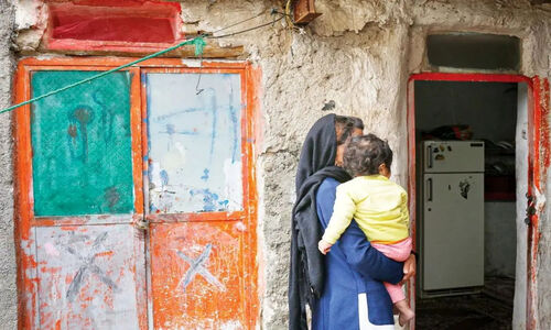 وقتی ۶۰ درصد ایرانی‌ها زیر خط فقرند، دولت چگونه از ارزانی بنزین می‌گوید؟