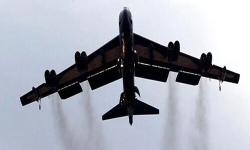 پاسخ قاطع آمریکا و ژاپن؛ پرواز بمب‌افکن‌های B-52 پس از رزمایش مشترک چین و روسیه
