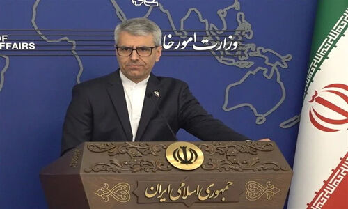 وزارت خارجه ایران: تعرض نیروی دریایی آمریکا به شناور تجاری، دزدی دریایی دولتی و نقض آشکار حقوق بین‌الملل!