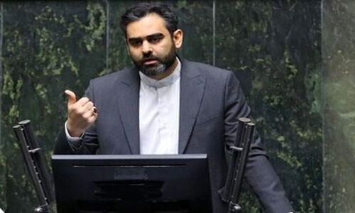 کارشناس شبکه افق امیرحسین ثابتی را «گربه‌صفت» خواند؛ واکنش‌ها به این توییت جنجالی چیست؟