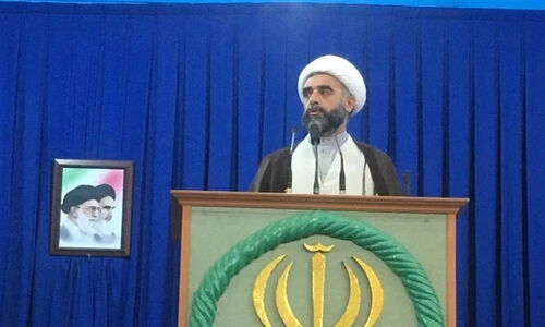 امام جمعه موقت بوشهر: دشمن با جنگ تبلیغاتی به دنبال ضربه زدن است، مسئولان بازار را جدی بگیرند!