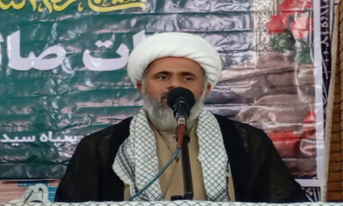 امام جمعه هرمز: ماراتن کیش، نمادی از سوءمدیریت فرهنگی و ضعف نظارت!