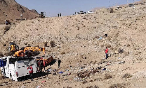 واژگونی دلخراش اتوبوس تهران-یاسوج؛ انتقال ۷ مصدوم به مرکز کهگیلویه و بویراحمد