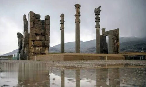 چرا باران ناگهانی در تخت جمشید همه را شگفت‌زده کرد؟
