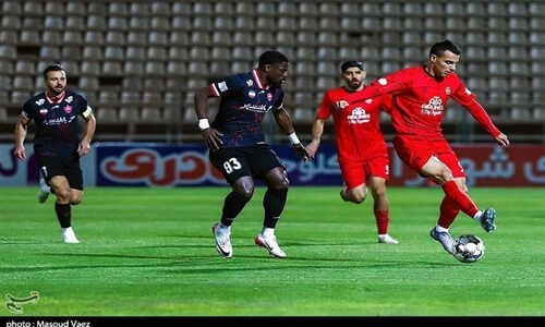 دیدار حساس تراکتور و پرسپولیس در ورزشگاه شهید سلیمانی با حضور تنها 7 هزار تماشاگر!