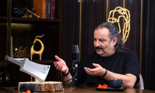 رازهای جالب تولد ۵۵ سالگی مهراب قاسم‌خانی؛ از دلار ۷ تومنی تا گوشت کیلویی میلیون تومنی!