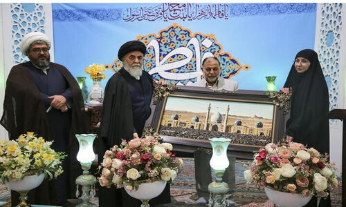 تجلیل ویژه تولیت جمکران از همسر زندانی ایرانی در عراق؛ داستان هزار روز صبر و ایستادگی مادرانه