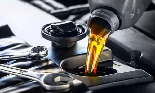 آیا تعویض روغن موتور در زمستان واقعا ضروری است؟ نکاتی که هر راننده باید بداند!