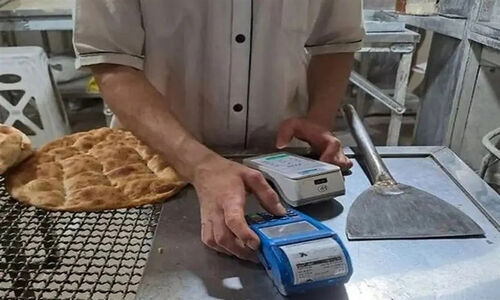 کشف کارت‌های بانکی تکراری در 56 نانوایی کرمانشاه؛ بازار نان زیر ذره‌بین تعزیرات!