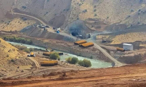 تعلیق ناگهانی ساخت سد ماندگان در قلب دنا؛ دلیل توقف چه بود؟