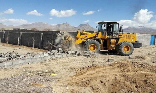 رفع تصرف ۳۰ هزار متر مربع از اراضی دولتی در مهریز؛ برخورد قاطع با متصرفان غیرقانونی