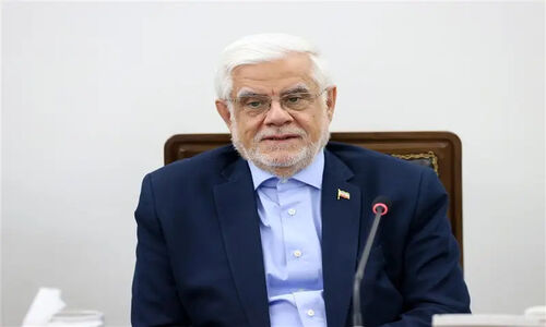 عارف خبر داد: بودجه 1404 با هدف رشد اقتصادی 2 درصدی و حمایت از اقشار آسیب‌پذیر تدوین شد
