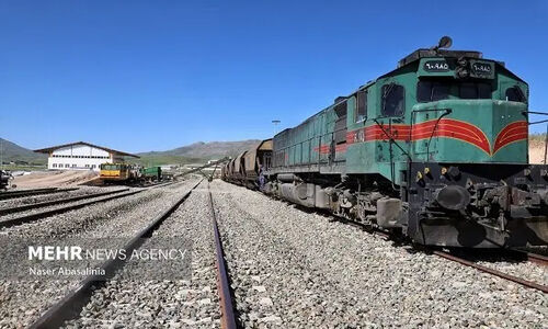 آتش‌سوزی مهیب قطار زاهدان-تهران در نزدیکی یزد؛ مسافران در خطر جدی!