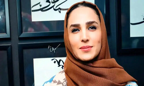تیپ متفاوت و چشمگیر سوگل طهماسبی در رونمایی کتاب جدیدش؛ از بوت‌های خاص تا رنگ‌های هماهنگ با کتاب!