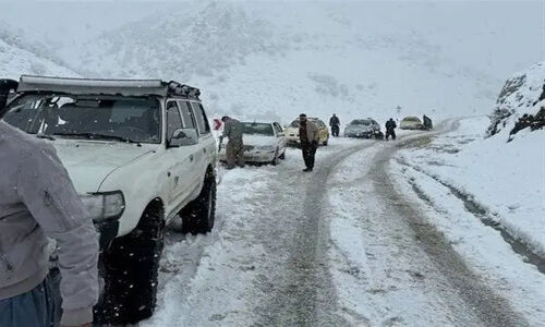تردد در گردنه چری فقط با زنجیرچرخ؛ هشدار جدی راهداری چهارمحال و بختیاری