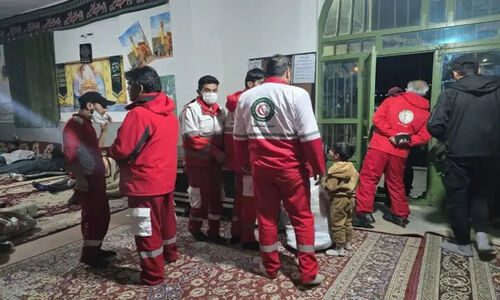 بارش برف سنگین در محور بردسکن سبزوار؛ اسکان اضطراری ۲۴۰ مسافر در کولاک شدید!