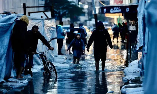حملات هوایی، باران و سرما؛ نسل‌کشی صهیونیست‌ها در غزه ادامه دارد