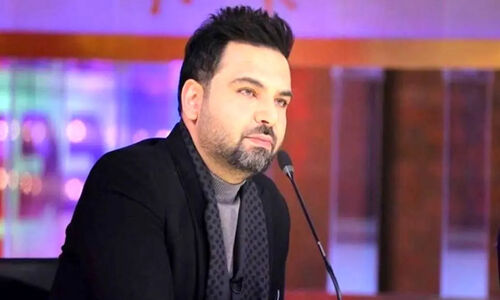 احسان علیخانی با شاسی‌بلند هوشمند و لوکسش در خیابان‌های تهران غوغا کرد!