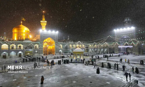 شگفتی حرم امام رضا(ع) در لباس برفی؛ تصاویر بی‌نظیر و دیدنی!
