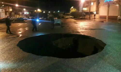 فرونشست نگران‌کننده زمین در چهارراه پگاه بندرعباس؛ هشدار به ساکنان منطقه