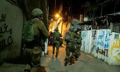 حملات بی‌وقفه نظامیان صهیونیست در کرانه باختری؛ بازداشت جوان فلسطینی و یورش به چند منطقه حساس