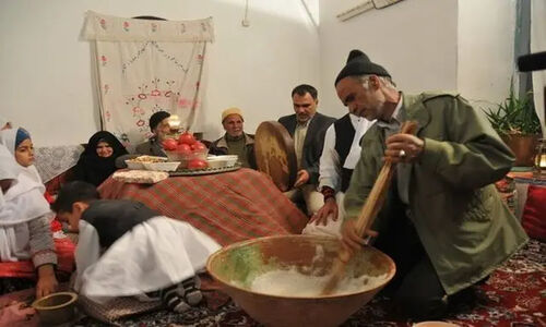 شب یلدای خراسانی‌ها: از چلّگی تازه داماد تا مراسم جادویی کف‌زنی که شما را شگفت‌زده می‌کند!