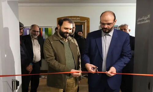 نمایشگاه عکس جشنواره تئاتر «شهر» با حضور چهره‌های شاخص هنری افتتاح شد