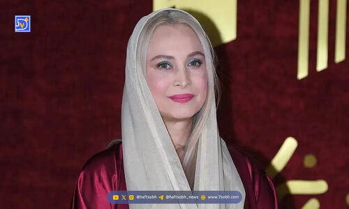 مریم کاویانی با استایل مخملی صورتی، جشن حافظ را به تسخیر درآورد!