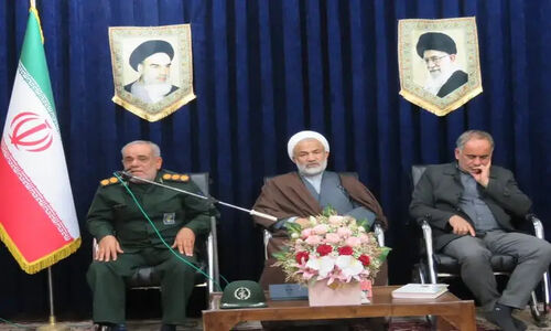 امام جمعه دشتستان: راز کمال در مدیریت زندگی و صبر حیرت‌انگیز نهفته است!