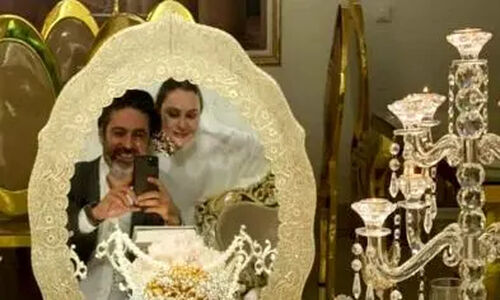 رقص شگفت‌انگیز کارکنان عروسی در اتاق؛ لحظه‌ای پرانرژی که همه را متحیر کرد!