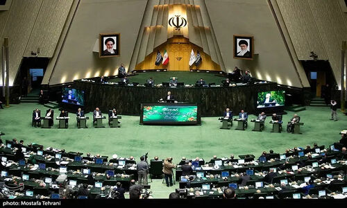 جلسه سرنوشت‌ساز مجلس با حضور وزرا برای مهار نوسانات ارز و معیشت مردم