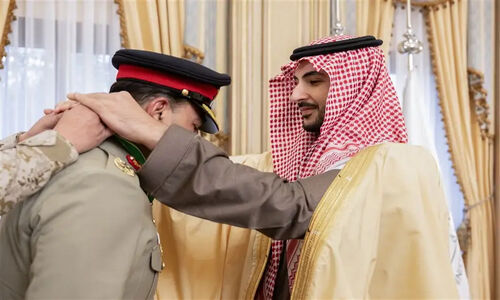 فرمانده ارتش پاکستان نشان عالی ملک عبدالعزیز از عربستان دریافت کرد!