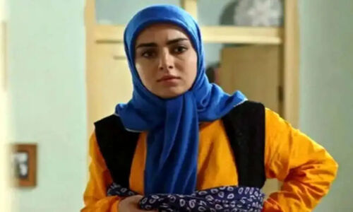 مهشید جوادی با استایل قرمز جذابش در جشن یلدا همه را شگفت‌زده کرد!