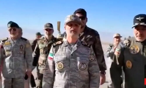 فرمانده کل ارتش با بالگرد بازآماده شده به آسمان پرواز کرد؛ تست قدرت هوانیروز چگونه بود؟