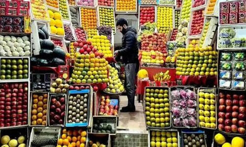 چرا با وجود فراوانی میوه، قیمت‌ها سر به فلک کشیده است؟