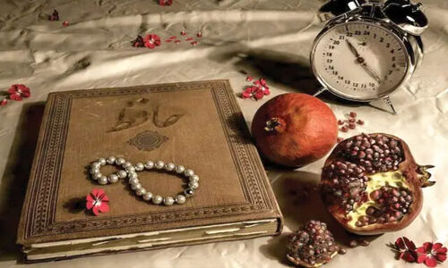 چرا دیوان حافظ روی میز یلدا فقط برای استوری است؟ مکثی که معنای شعر را گم می‌کند!