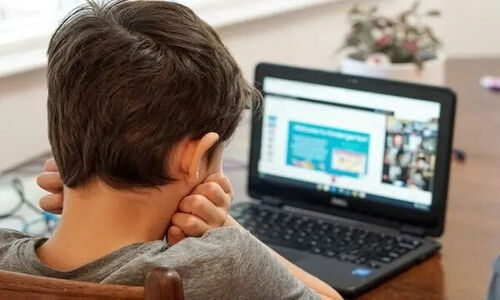 والدین بخوانند: چرا «دیکتاتور» یا «آسان‌گیر» شدن به ضرر آینده فرزندتان است؟