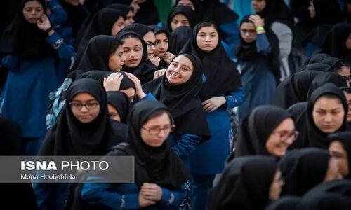 چرا مهارت‌های ارتباطی کلید قدرت واقعی دختران است؟ کشف حلقه مفقوده تربیت امروز