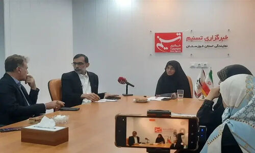 آیا آموزش مجازی، نقش معلم را به کلی دگرگون کرده است؟ فراتر از مشکل اینترنت و گوشی!