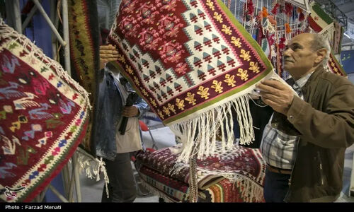 فعالیت ۴۵۰۰ هنرمند مجوزدار در خراسان رضوی؛ فرصتی طلایی برای احیای هنرهای بومی