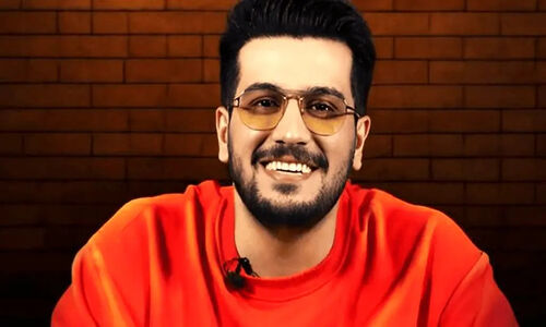 همسر امیرحسین قیاسی مجری پرطرفدار «پامپ» کیست؟ رازهای زندگی خصوصی و برنامه‌های جدید بعد از «خندوانه»