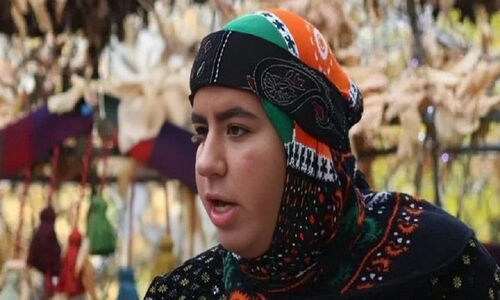 تصاویر جالب از جشن تولد ساده و صمیمی مادر روناک سریال نون خ؛ شباهت چشمگیر مادر و دختر!