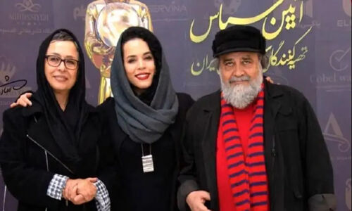 سفر به دهه ۶۰ با عکس نایاب ملیکا شریفی نیا و مادرش آزیتا حاجیان!