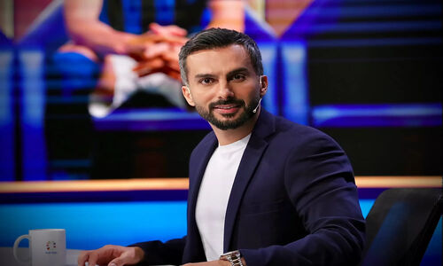 میثاقی در برنامه فوتبال برتر: بلاگرها با پوست مجری، مربی و بازیکن بازی می‌کنند!